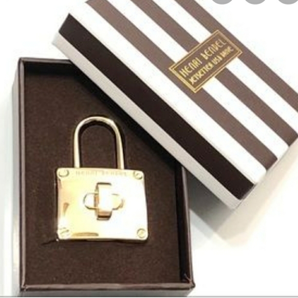 Henri Bendel Jetsetter USB Drive - Picture 3 of 11
